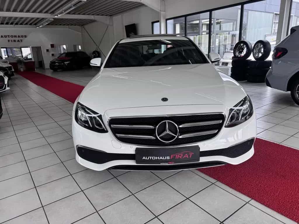 Mercedes-Benz E 200 Avantgarde Kamera+Schiebedach+Led+Navi+18 12/2019-photo-6