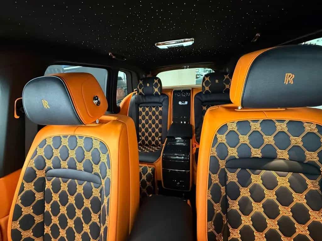 Rolls-Royce Cullinan Black Badge 01/2026-photo-10