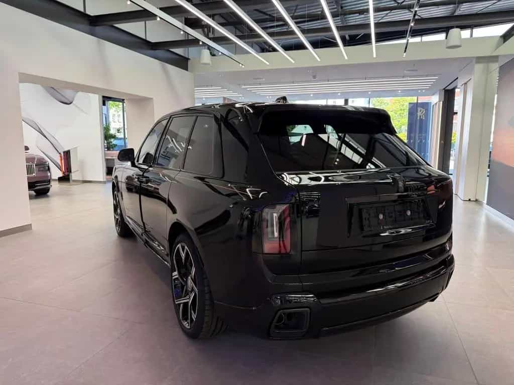 Rolls-Royce Cullinan Black Badge 01/2026-photo-2