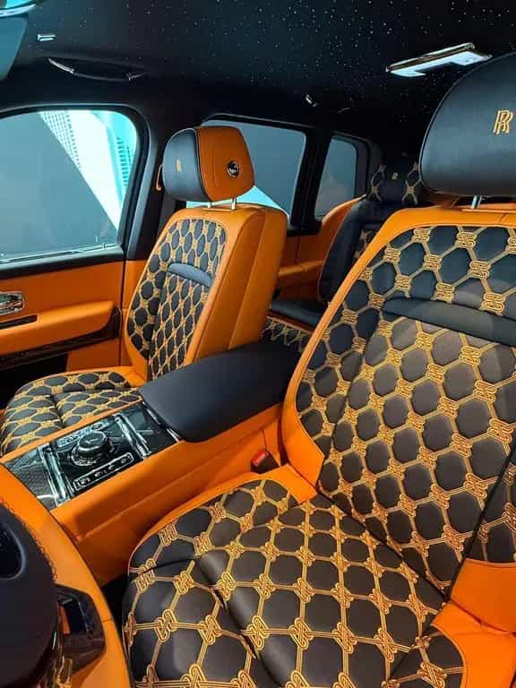 Rolls-Royce Cullinan Black Badge 01/2026-photo-4
