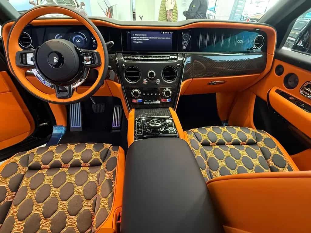 Rolls-Royce Cullinan Black Badge 01/2026-photo-5