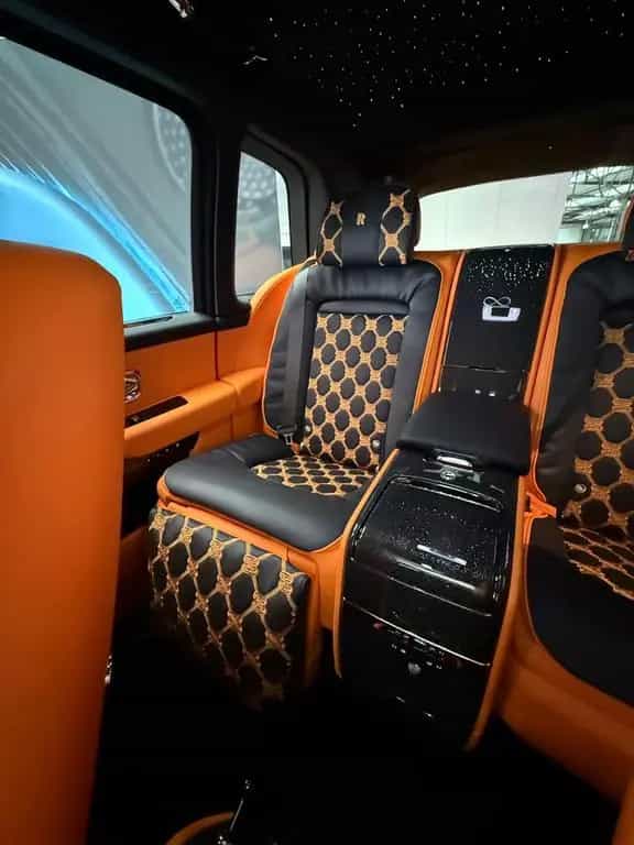 Rolls-Royce Cullinan Black Badge 01/2026-photo-7