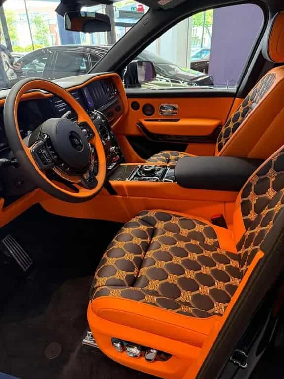 Rolls-Royce Cullinan Black Badge 01/2026-photo-8