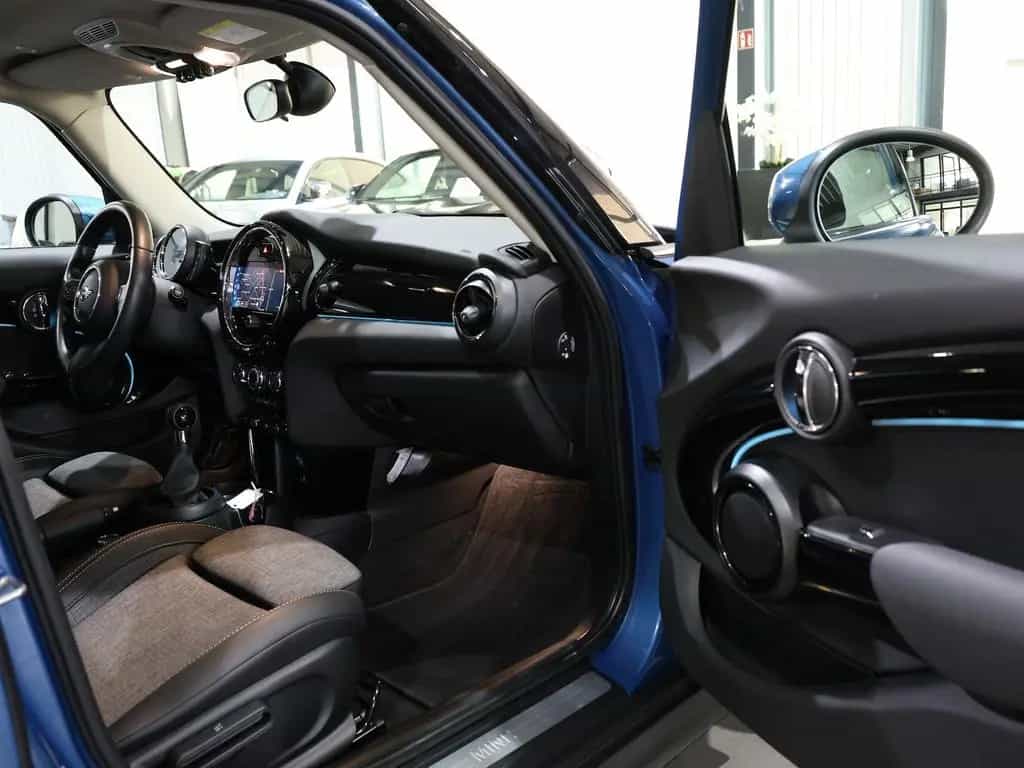 MINI ONE CLASSIC-TRIM / LED / LEDER / NAVI+APPLE 03/2022-photo-18