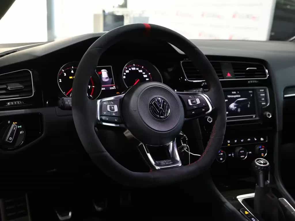 Volkswagen Golf GTI VII 2.0 TSI CLUBSPORT / VIELE EXTRAS / 08/2016-photo-13