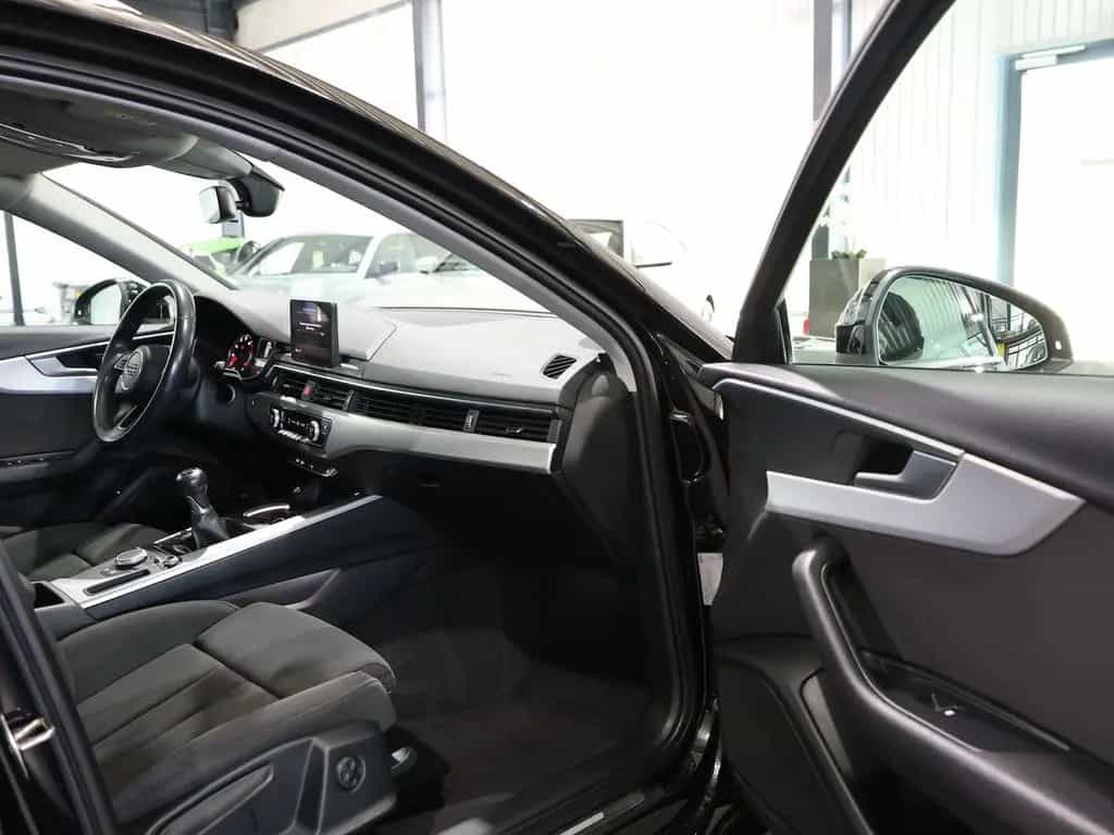 Audi A4 Avant 35 TFSI SPORT / 1.HAND / LED / NAVI+ 09/2019-photo-16