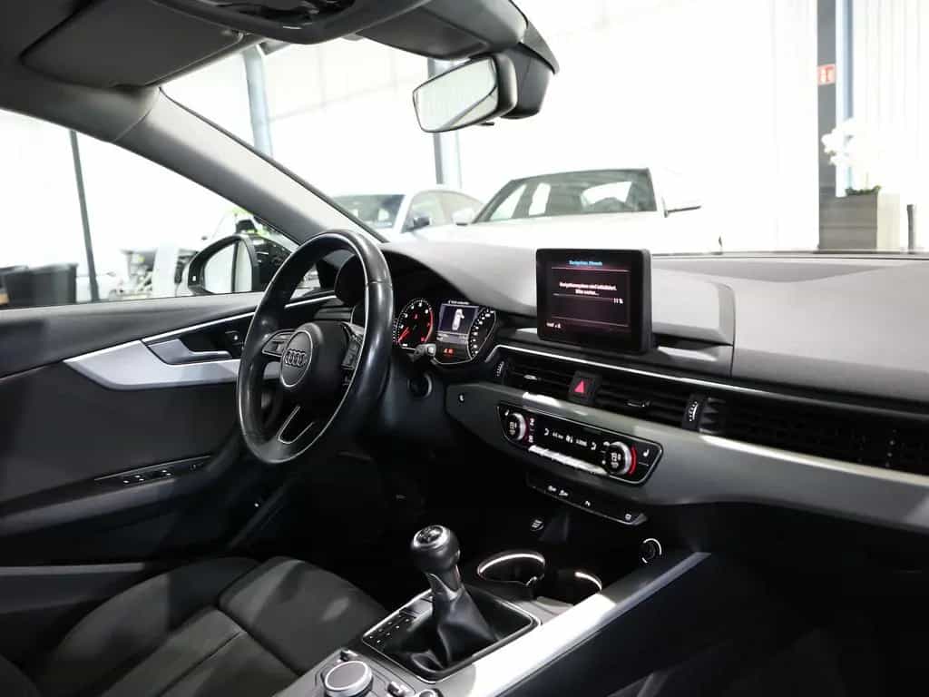 Audi A4 Avant 35 TFSI SPORT / 1.HAND / LED / NAVI+ 09/2019-photo-18