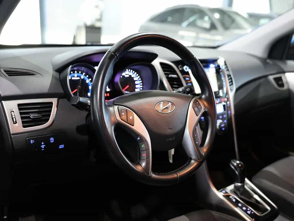 Hyundai i30 1.6 T-GDI STYLE / AUTOMATIK / NAVI+KAMERA 01/2017-photo-13