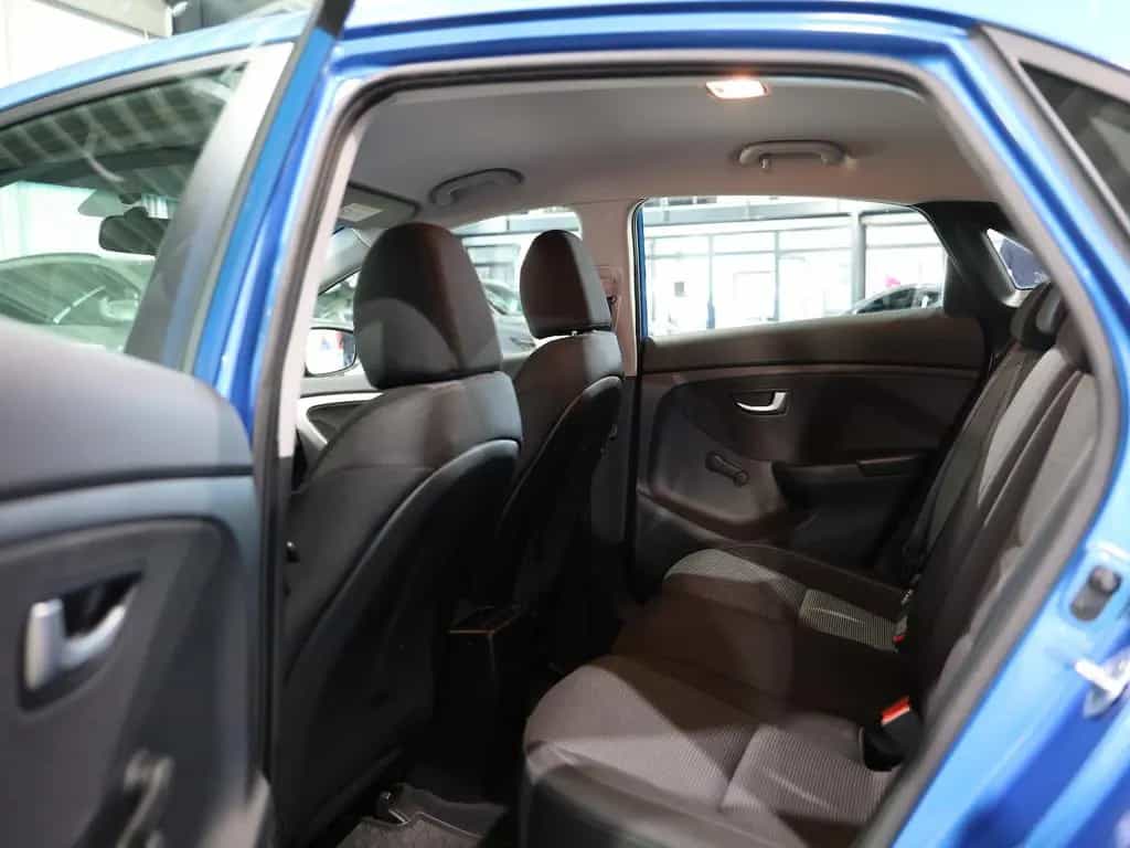 Hyundai i30 1.6 T-GDI STYLE / AUTOMATIK / NAVI+KAMERA 01/2017-photo-17