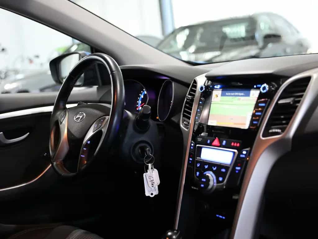 Hyundai i30 1.6 T-GDI STYLE / AUTOMATIK / NAVI+KAMERA 01/2017-photo-23