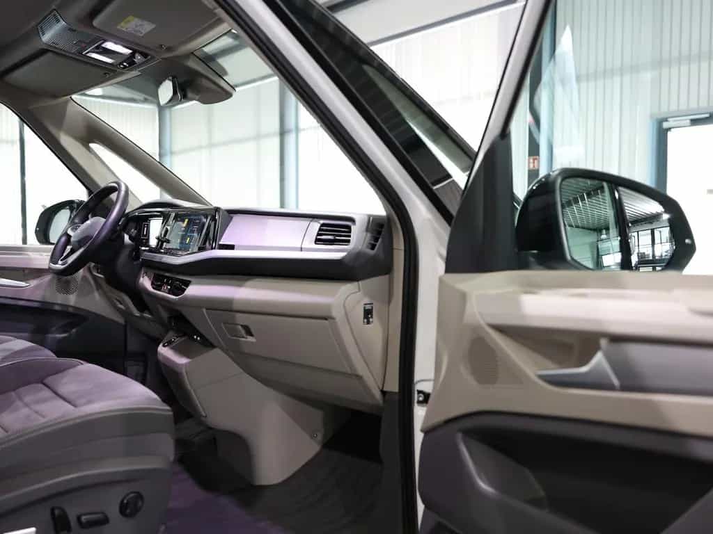 Volkswagen T7 Multivan TSI DSG LANG EDITION WHITE & BLACK 03/2025-photo-24