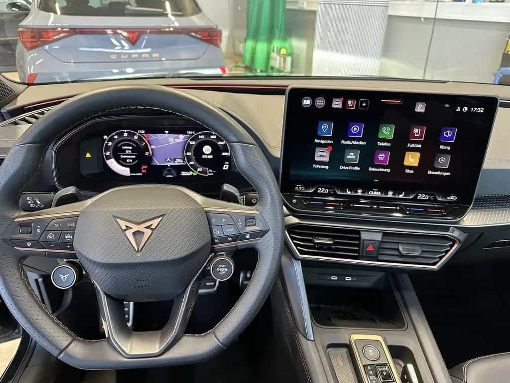 Cupra Leon ST VZ Sennheiser Leder AHK PANO Matrix XL 05/2025-photo-10