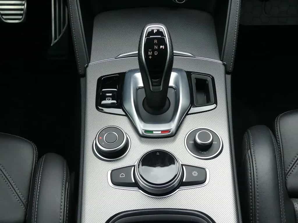 Alfa Romeo Stelvio VELOCE 2.2 DIESEL 210PS Q4 NAVI ASSISTEN 02/2023-photo-24