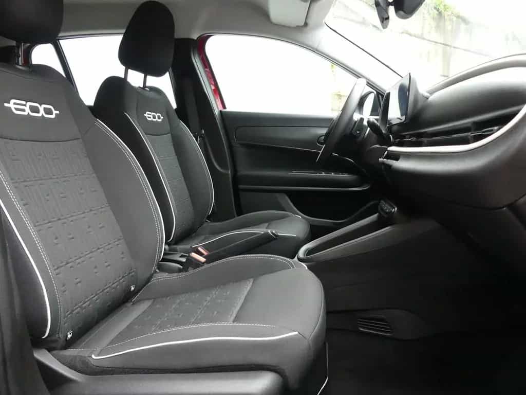 Fiat 600 HYBRID 1.2 T3 100PS DCT CARPLAY SHZ PDC KOMF 06/2024-photo-16