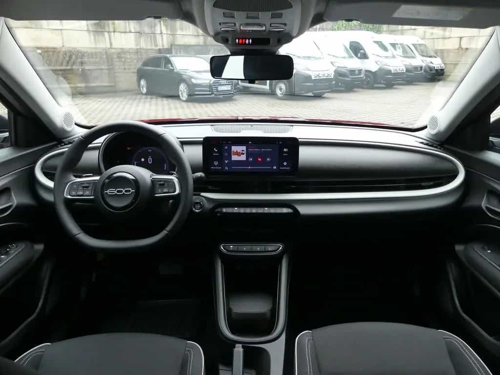 Fiat 600 HYBRID 1.2 T3 100PS DCT CARPLAY SHZ PDC KOMF 06/2024-photo-17