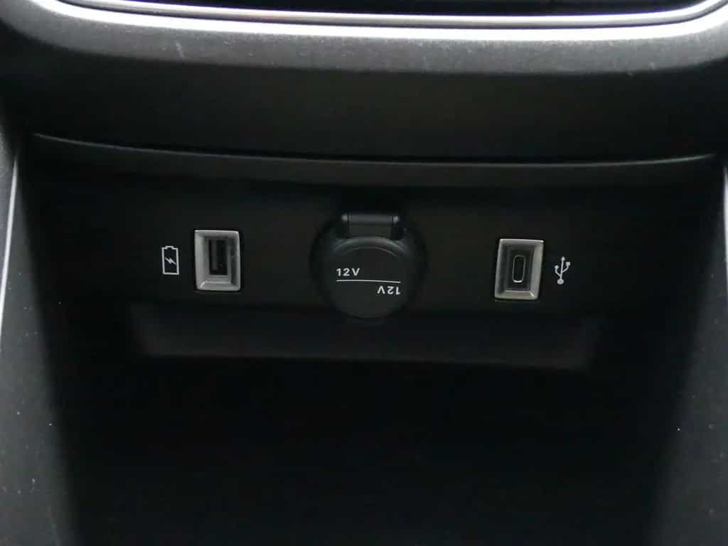 Fiat 600 HYBRID 1.2 T3 100PS DCT CARPLAY SHZ PDC KOMF 06/2024-photo-28