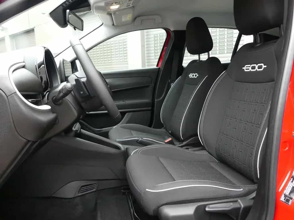 Fiat 600 HYBRID 1.2 T3 100PS DCT CARPLAY SHZ PDC KOMF 06/2024-photo-9