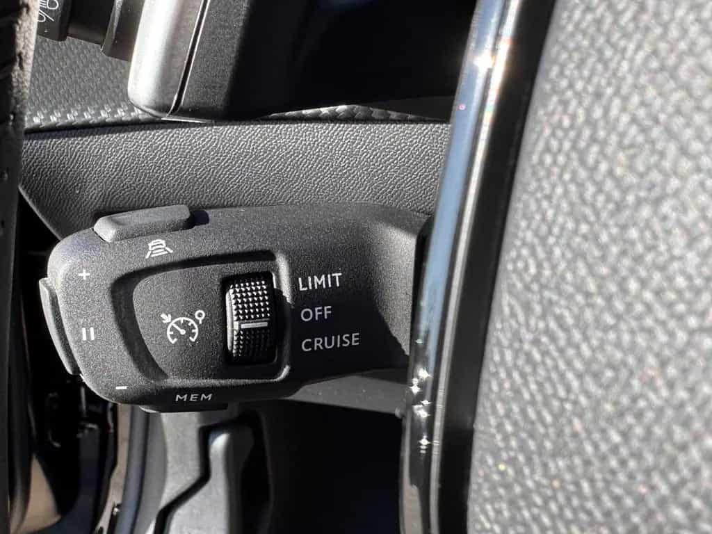 Peugeot 208 1.2 Allure Pack Automatik *LED, Klimaauto 01/2023-photo-23