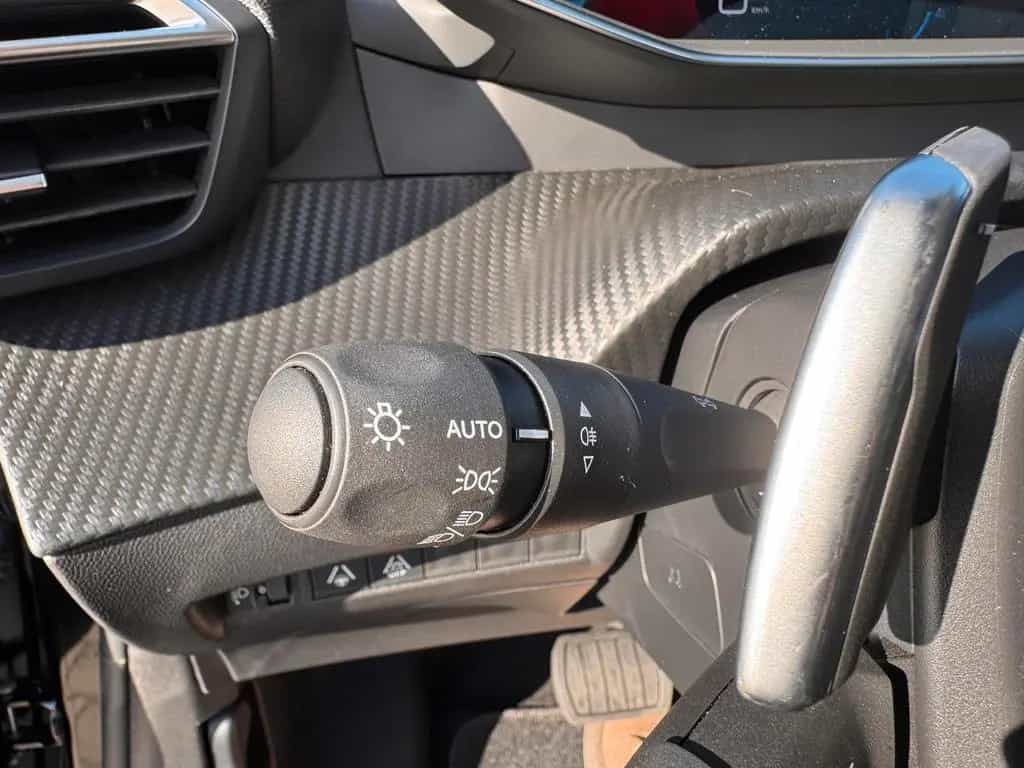 Peugeot 208 1.2 Allure Pack Automatik *LED, Klimaauto 01/2023-photo-24