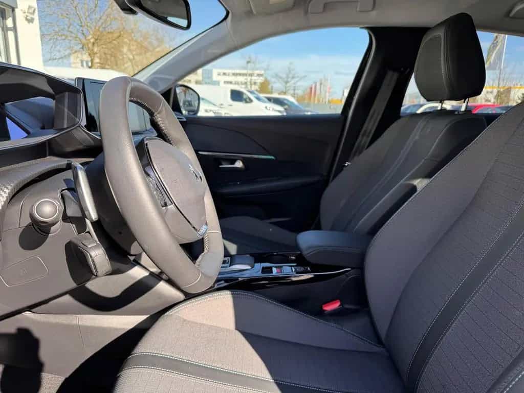 Peugeot 208 1.2 Allure Pack Automatik *LED, Klimaauto 01/2023-photo-4