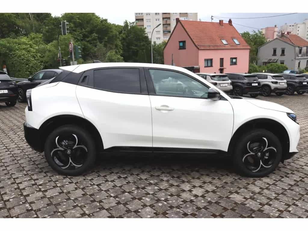 Alfa Romeo Junior IBRIDA TI 1.2 VGT 145PS DCT6 SCHIEBEDACH 05/2026-photo-1