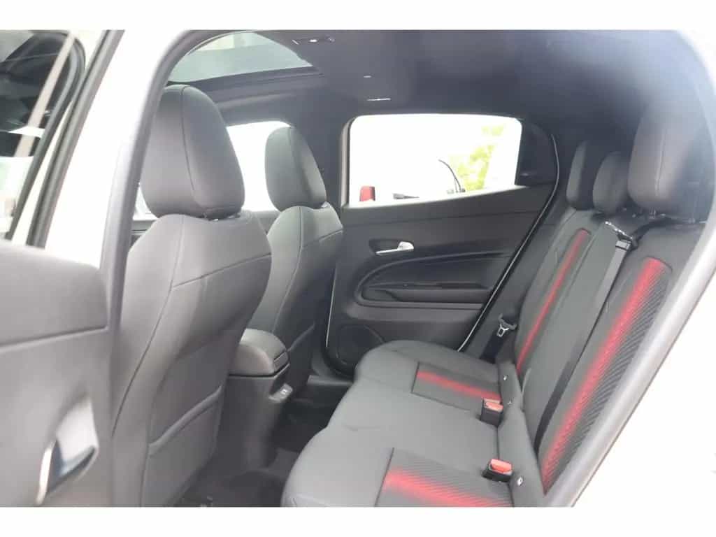 Alfa Romeo Junior IBRIDA TI 1.2 VGT 145PS DCT6 SCHIEBEDACH 05/2026-photo-13