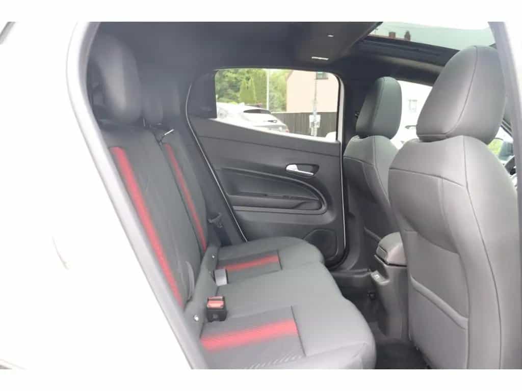 Alfa Romeo Junior IBRIDA TI 1.2 VGT 145PS DCT6 SCHIEBEDACH 05/2026-photo-17