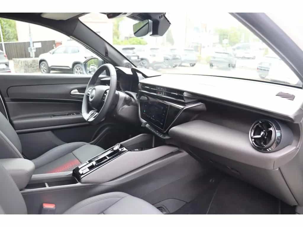 Alfa Romeo Junior IBRIDA TI 1.2 VGT 145PS DCT6 SCHIEBEDACH 05/2026-photo-18