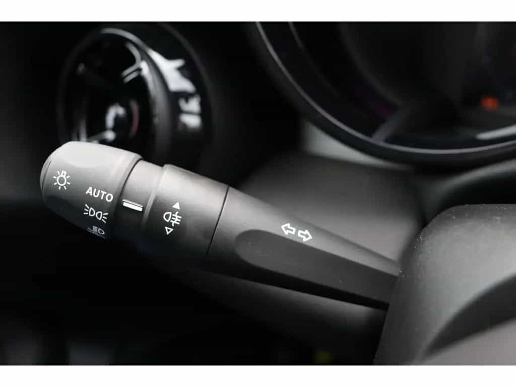 Alfa Romeo Junior IBRIDA TI 1.2 VGT 145PS DCT6 SCHIEBEDACH 05/2026-photo-25