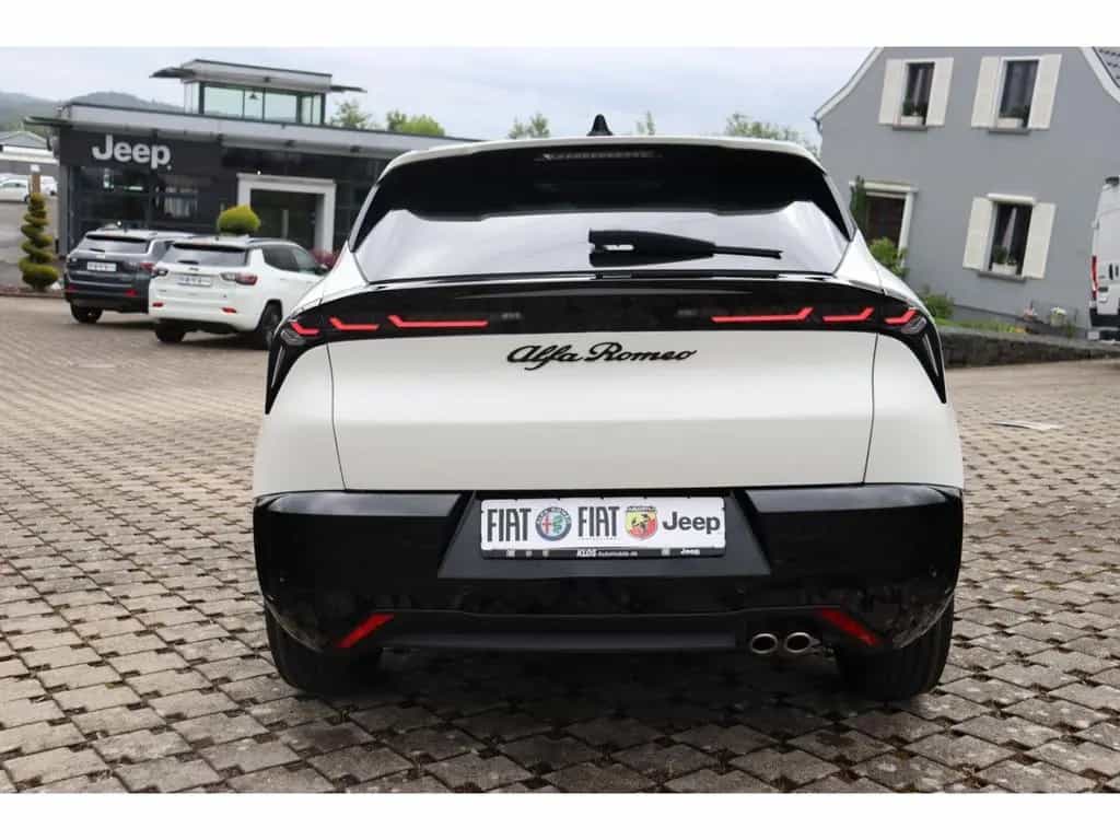 Alfa Romeo Junior IBRIDA TI 1.2 VGT 145PS DCT6 SCHIEBEDACH 05/2026-photo-3