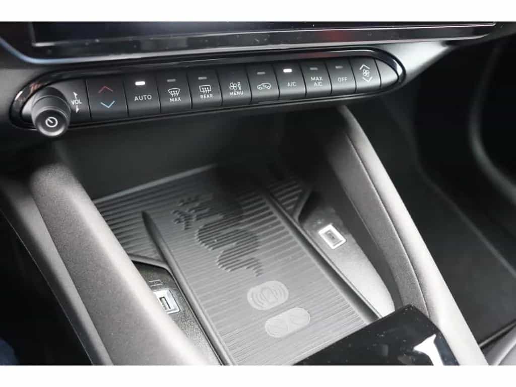 Alfa Romeo Junior IBRIDA TI 1.2 VGT 145PS DCT6 SCHIEBEDACH 05/2026-photo-31