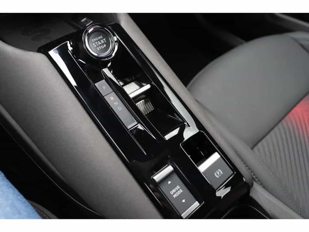Alfa Romeo Junior IBRIDA TI 1.2 VGT 145PS DCT6 SCHIEBEDACH 05/2026-photo-32
