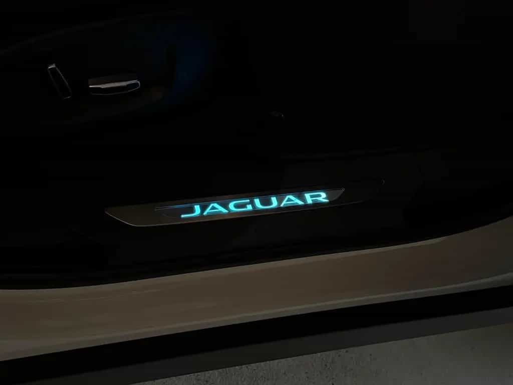 Jaguar F-Pace AWD P250 ACC/HUD/Leder/Kamera/FAP/20' 04/2019-photo-28
