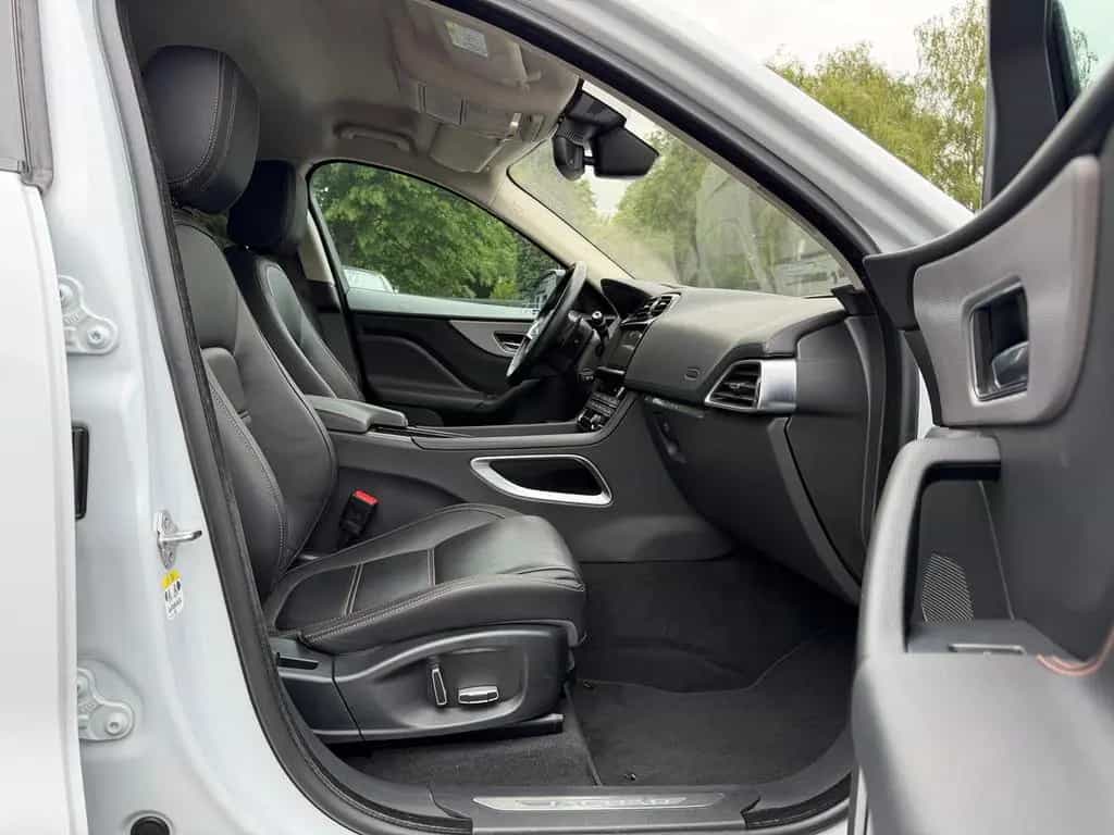 Jaguar F-Pace AWD P250 ACC/HUD/Leder/Kamera/FAP/20' 04/2019-photo-3