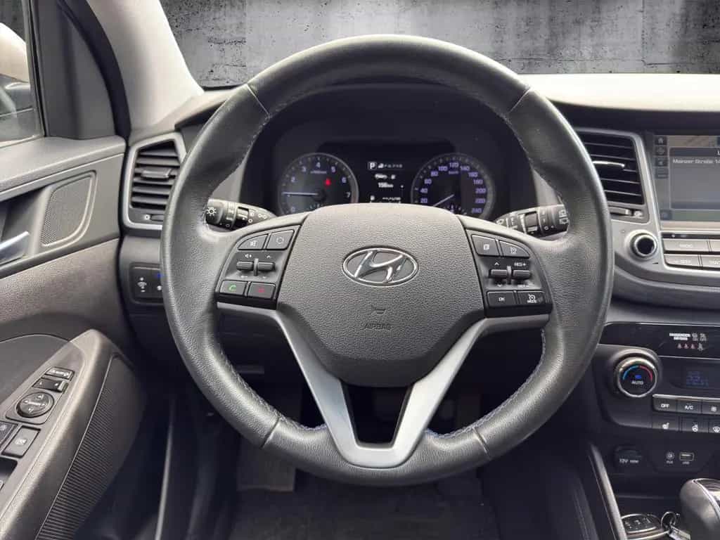 Hyundai TUCSON Premium 4WD*AHK*2-Zonen-Klima*Scheckheft 02/2018-photo-10