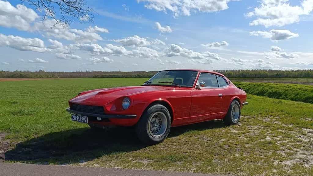 Datsun 240Z 260Z 01/1975-photo-1