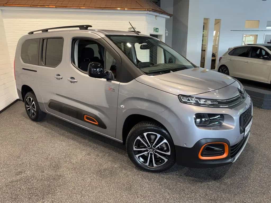 Citroën Berlingo Shine XL XTR AUTOMATIK 7 SITZER 03/2023-photo-2