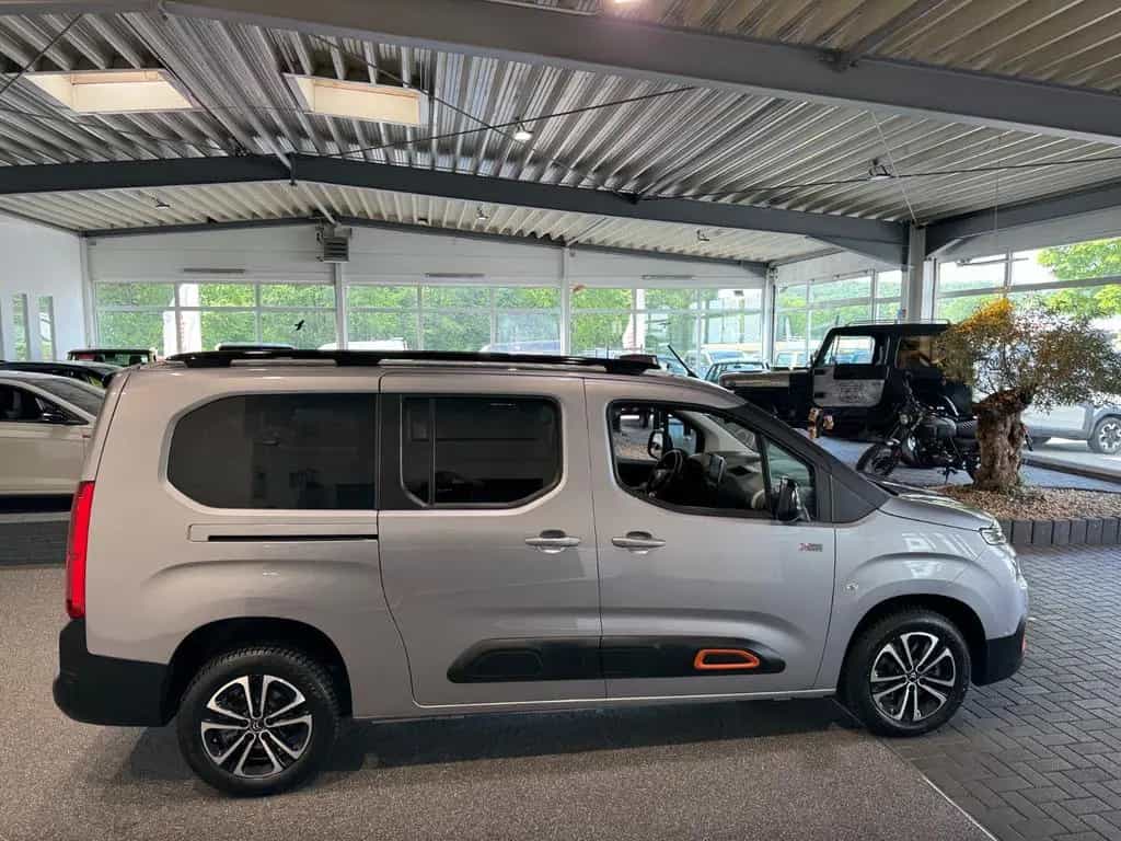 Citroën Berlingo Shine XL XTR AUTOMATIK 7 SITZER 03/2023-photo-3