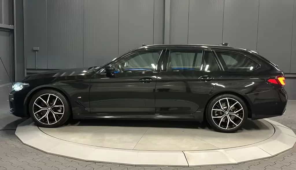 BMW 520 d touring M-Sport *19Zoll*PANORAMA*LiveCock.* 09/2021-photo-1