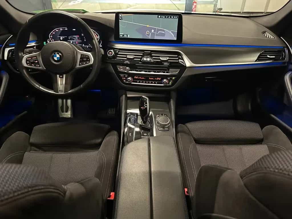 BMW 520 d touring M-Sport *19Zoll*PANORAMA*LiveCock.* 09/2021-photo-12