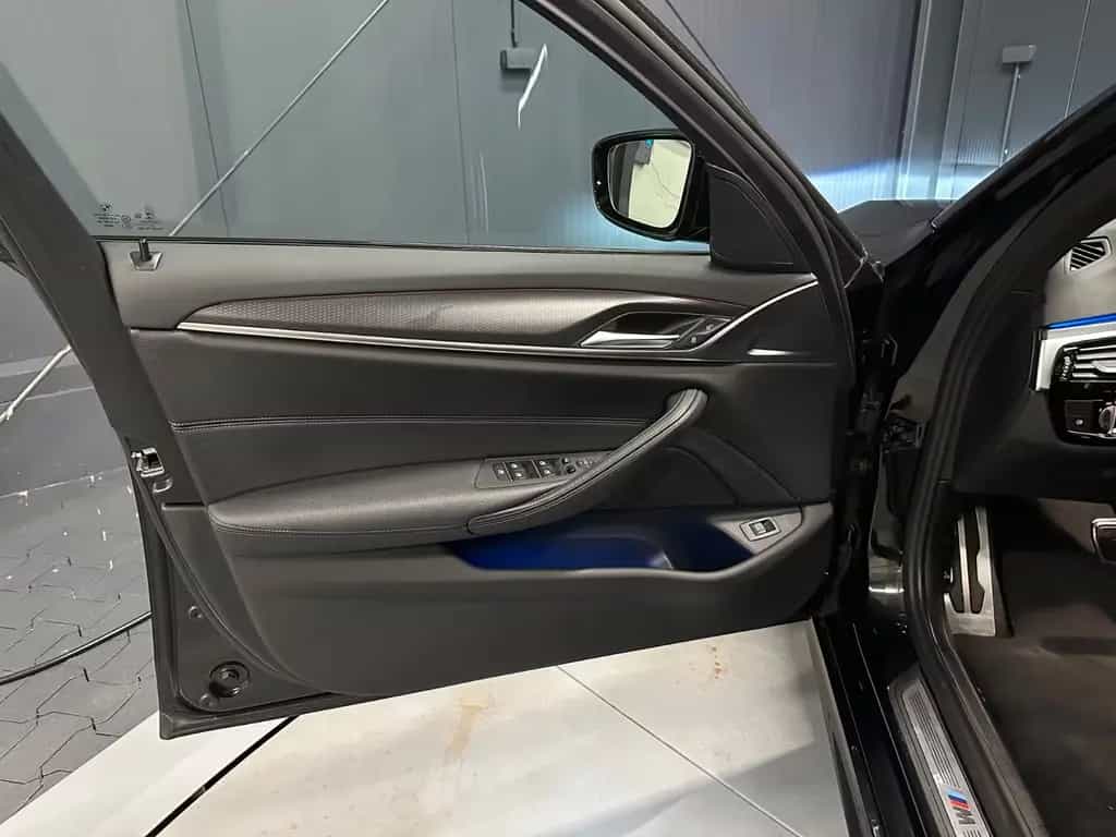 BMW 520 d touring M-Sport *19Zoll*PANORAMA*LiveCock.* 09/2021-photo-13