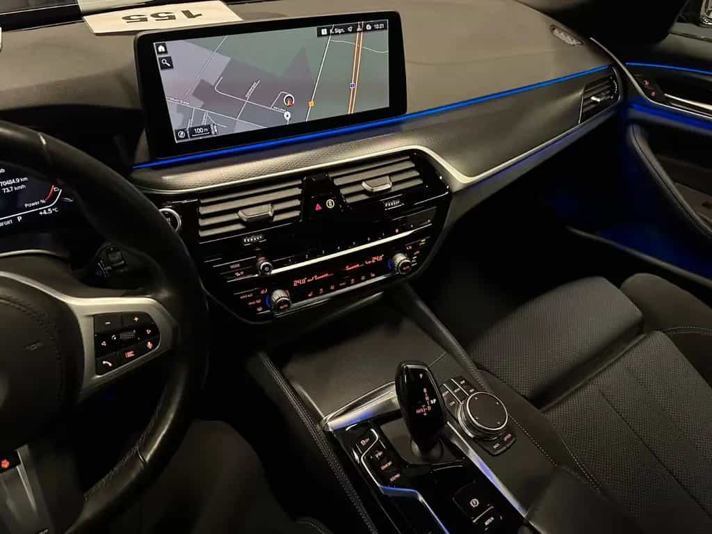 BMW 520 d touring M-Sport *19Zoll*PANORAMA*LiveCock.* 09/2021-photo-18