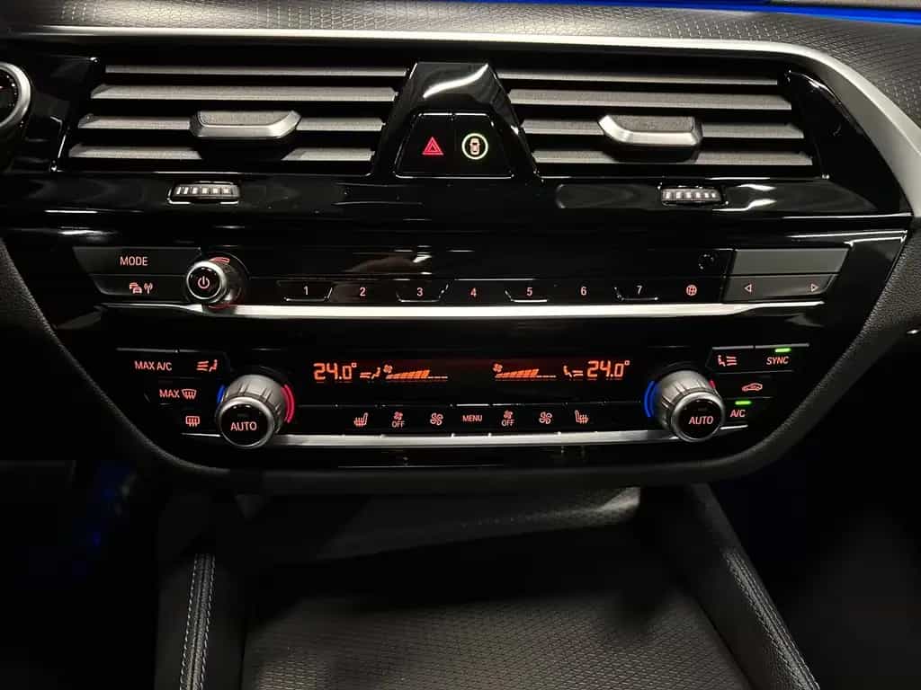 BMW 520 d touring M-Sport *19Zoll*PANORAMA*LiveCock.* 09/2021-photo-19