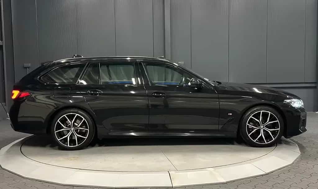 BMW 520 d touring M-Sport *19Zoll*PANORAMA*LiveCock.* 09/2021-photo-5