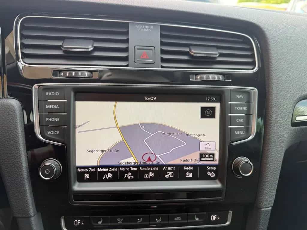 Volkswagen Golf VII Lim. Highline BMT=Leder-Kamera-AHK-= 03/2014-photo-21