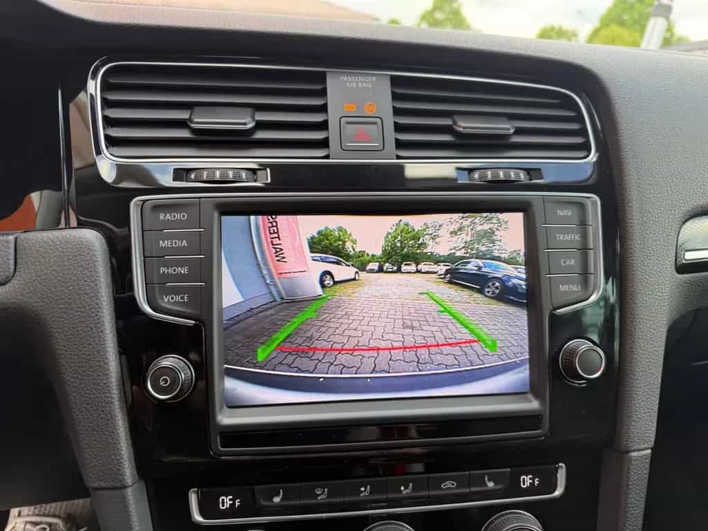 Volkswagen Golf VII Lim. Highline BMT=Leder-Kamera-AHK-= 03/2014-photo-23