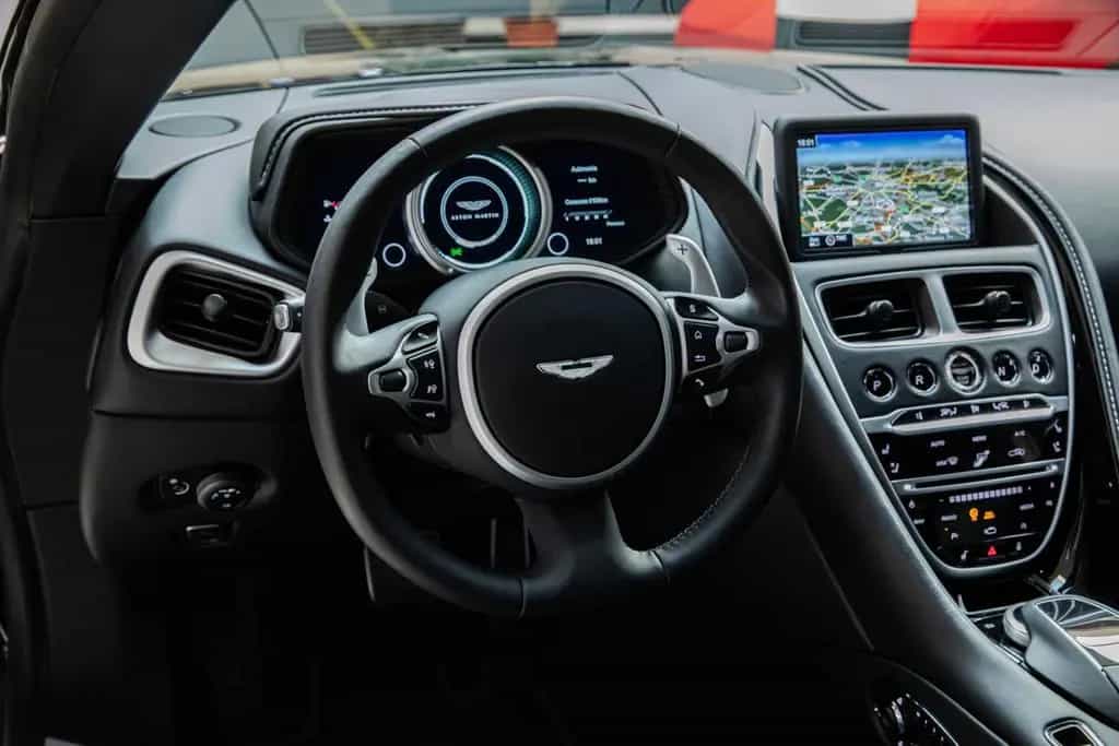 Aston Martin DB11 V8 - 360°VIEW|BRIGHT PACK|HEATED AND VENTIL 12/2019-photo-16