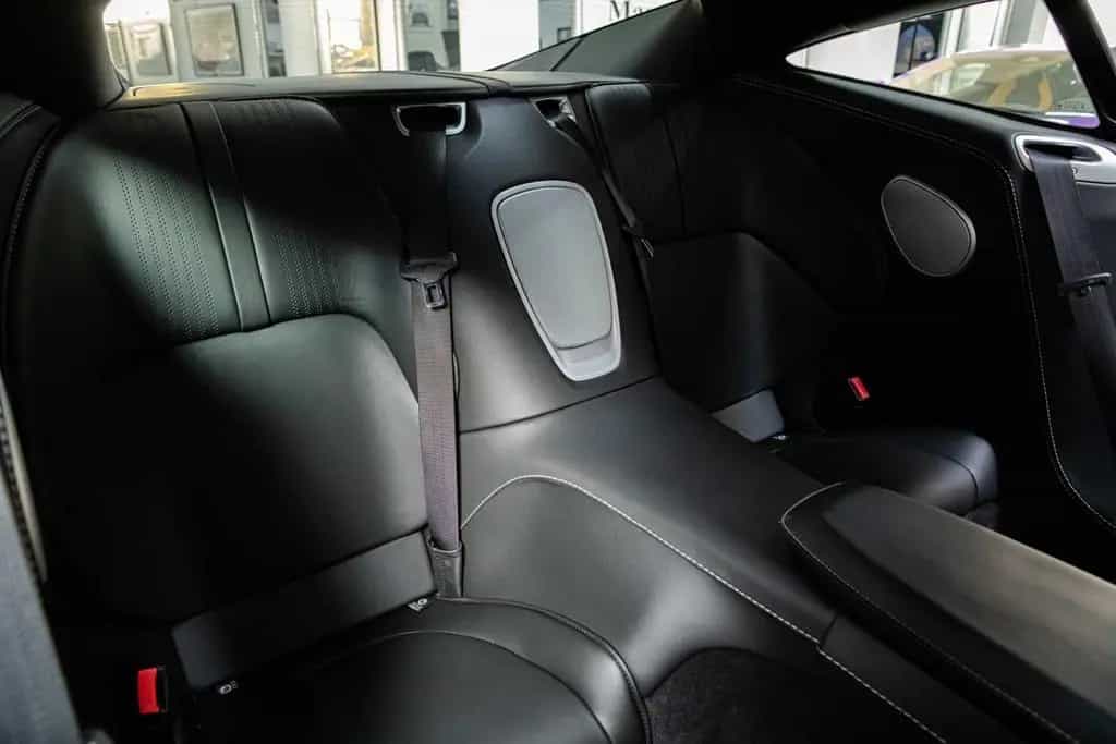 Aston Martin DB11 V8 - 360°VIEW|BRIGHT PACK|HEATED AND VENTIL 12/2019-photo-18