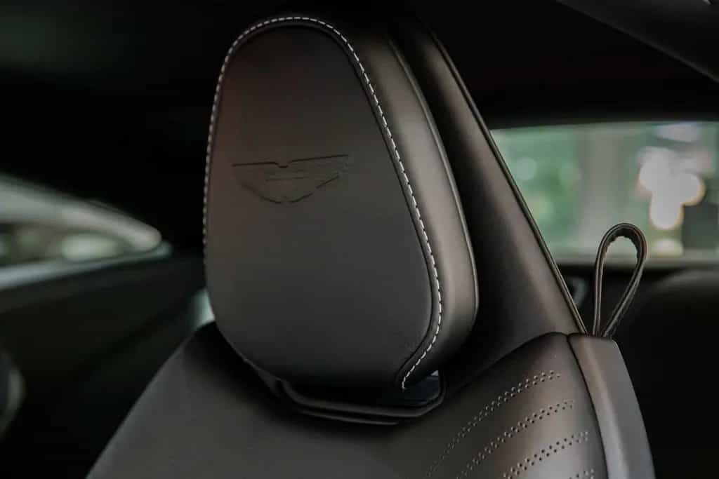 Aston Martin DB11 V8 - 360°VIEW|BRIGHT PACK|HEATED AND VENTIL 12/2019-photo-19