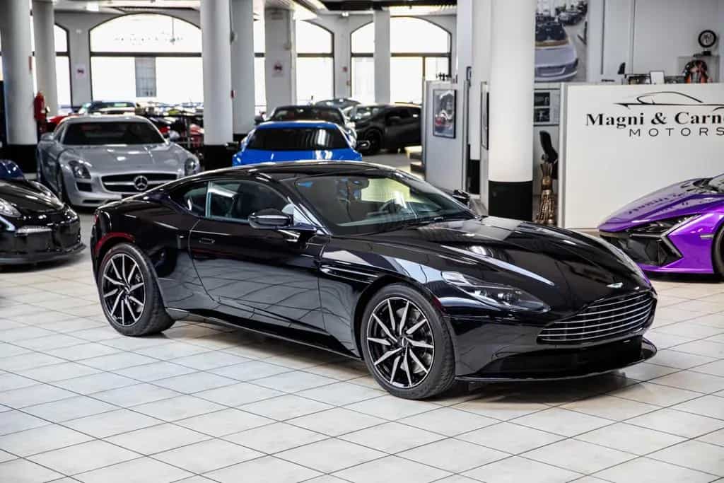 Aston Martin DB11 V8 - 360°VIEW|BRIGHT PACK|HEATED AND VENTIL 12/2019-photo-2